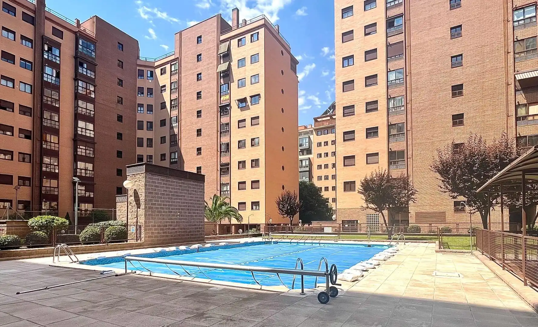 Exterior view of Flat for sale in Madrid  with Heating, Private garden and Terrace