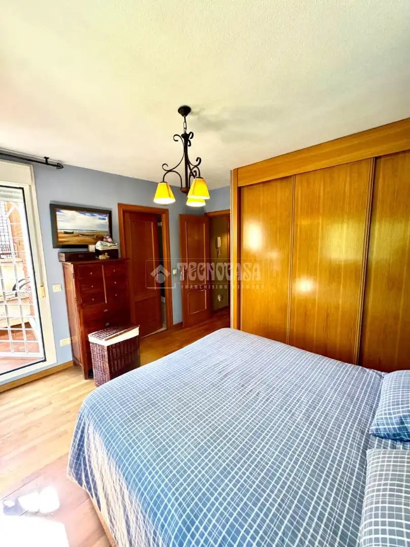 Schlafzimmer von Einfamilien-Reihenhaus zum Verkauf in Alcalá de Henares mit Klimaanlage, Heizung und Gemeinschaftspool