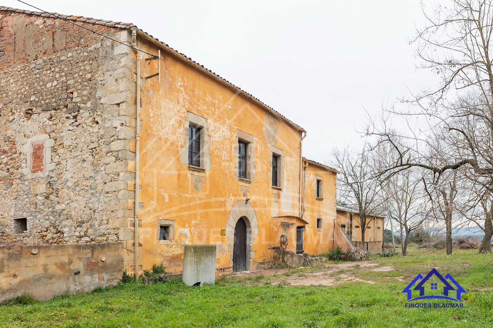 Vista exterior de Finca rústica en venda en Breda amb Jardí privat i Traster