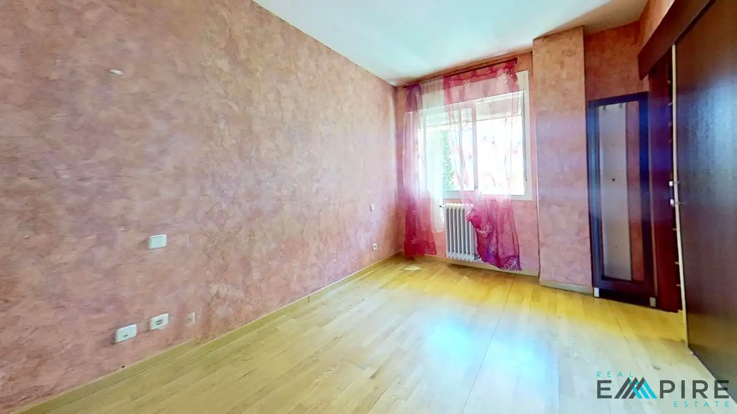 Habitación de Piso en venta en Madrid con Calefacción, Trastero y Piscina
