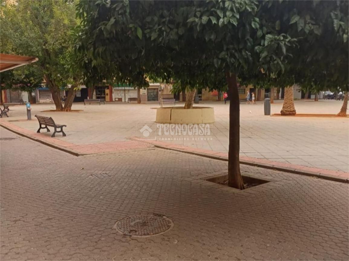 Exterior view of Flat to rent in  Sevilla Capital  with Air Conditioner and Storage room