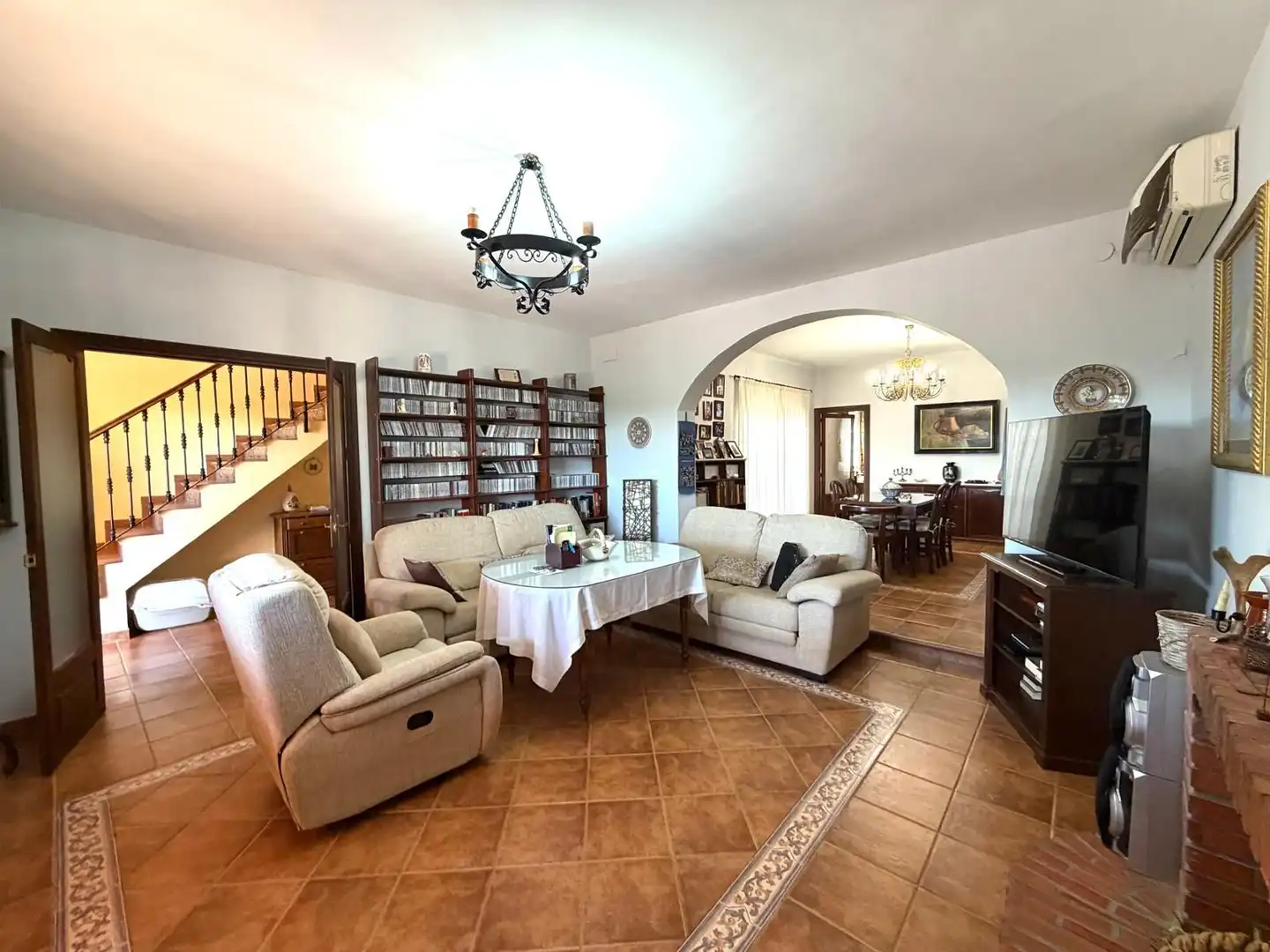 Sala d'estar de Casa o xalet en venda en Antequera amb Jardí privat, Terrassa i Traster