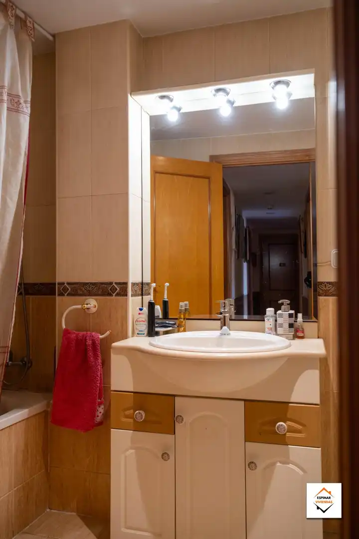 Bathroom of Flat for sale in Zaragoza  with Air Conditioner, Heating and Terrace