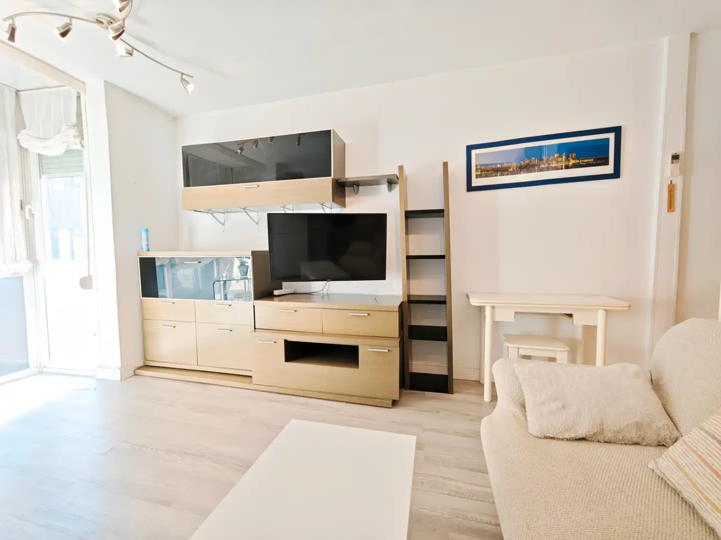 Sala de estar de Piso de alquiler en Madrid con Aire acondicionado, Terraza y Trastero