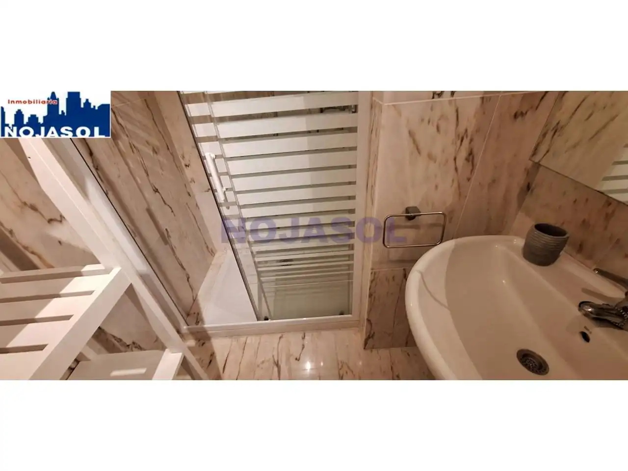 Badezimmer von Dachboden zur Miete in Noja mit Heizung, Terrasse und Abstellraum