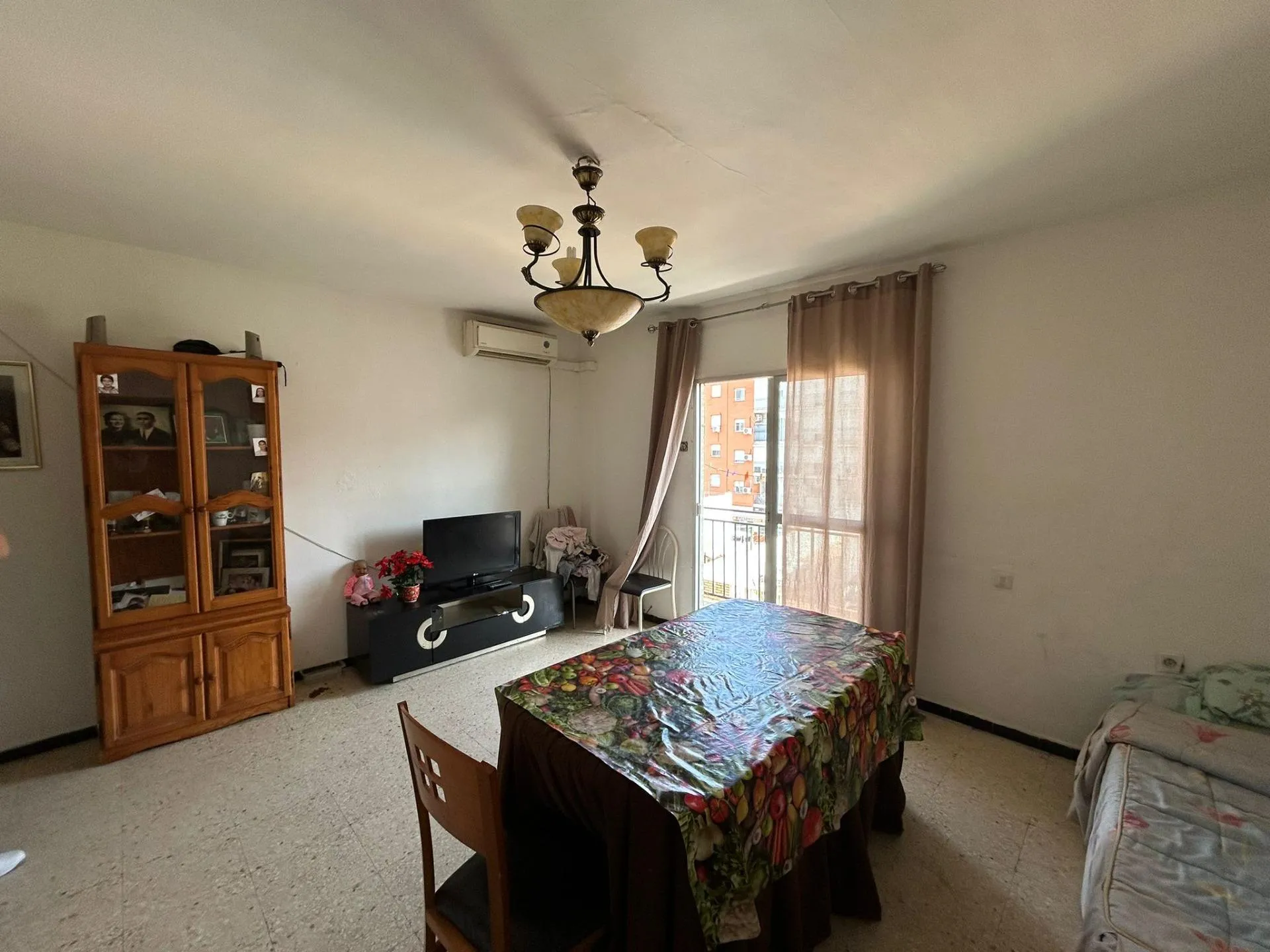 Sala d'estar de Pis en venda en  Sevilla Capital amb Aire condicionat, Traster i Moblat