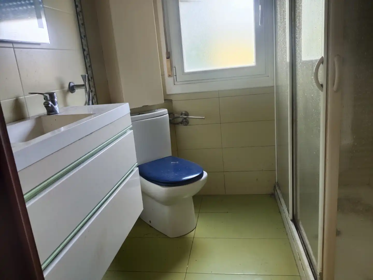 Baño de Piso en venta en Legazpi con Calefacción, Trastero y Balcón
