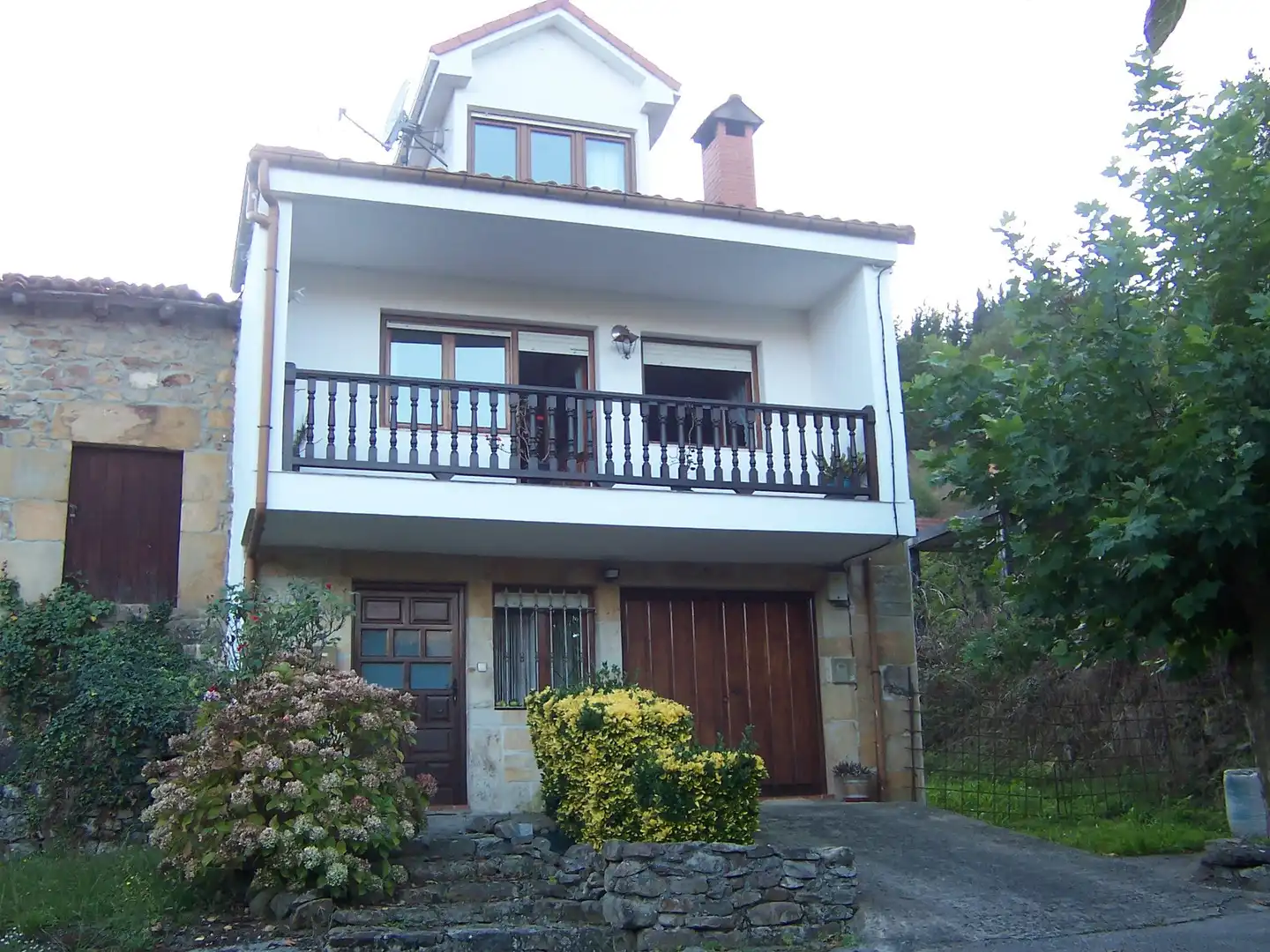 Exterior view of Houses for sale in Luena   with Private garden, Terrace and Furnished