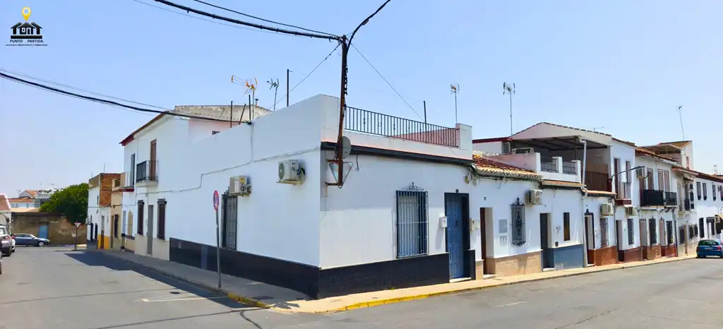 Vista exterior de Casa o xalet en venda en Bollullos Par del Condado amb Aire condicionat, Moblat i Rentadora