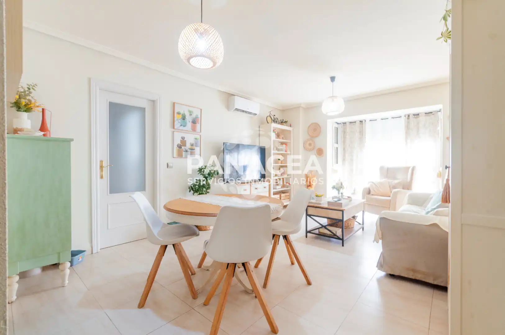 Wohnzimmer von Wohnung zum Verkauf in Roquetas de Mar mit Möbliert, Ofen und Mikrowelle