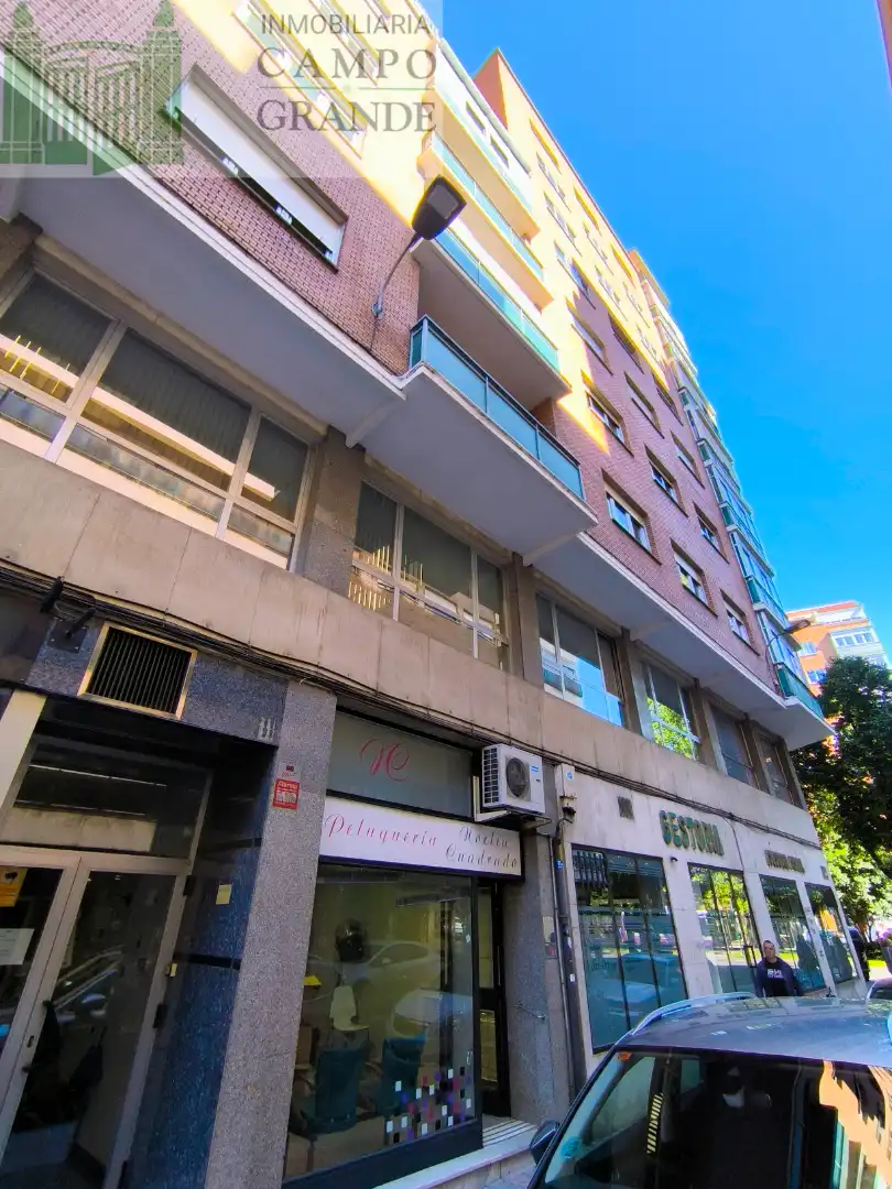 Vista exterior de Local en venta en Palencia con Aire acondicionado, Calefacción y Amueblado