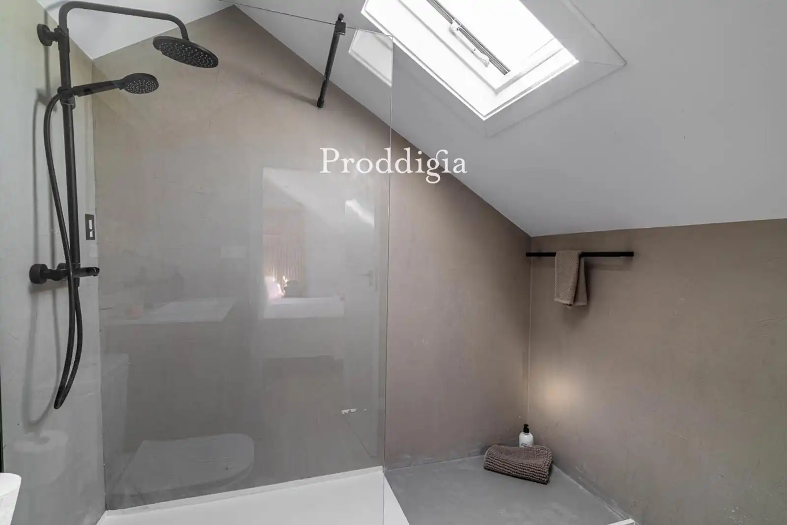 Bathroom of Houses for rent in Sant Cugat del Vallès  with Air Conditioner, Storage room and Swimming Pool