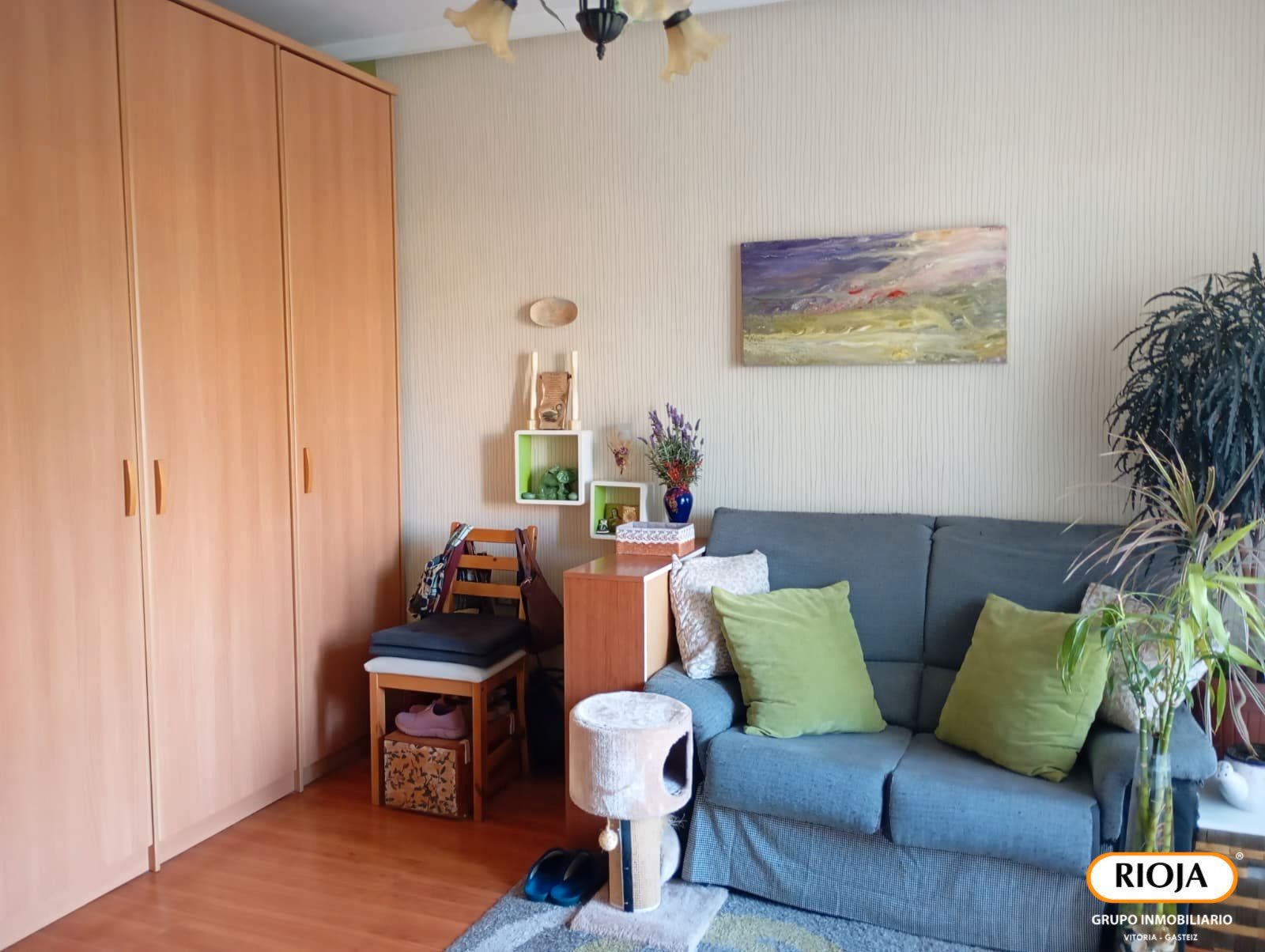 Sala de estar de Piso en venta en Vitoria - Gasteiz con Calefacción, Terraza y Trastero