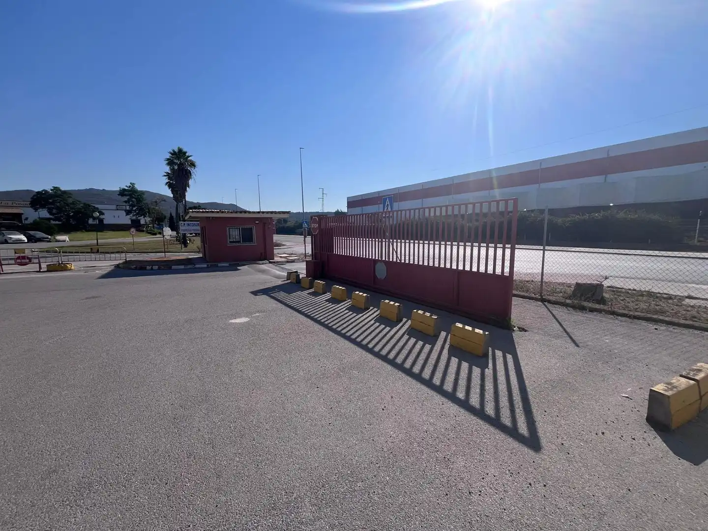 Parkplatz von Fabrikhallen zur Miete in San Roque
