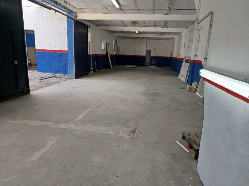 Nave industrial de alquiler en Lucena