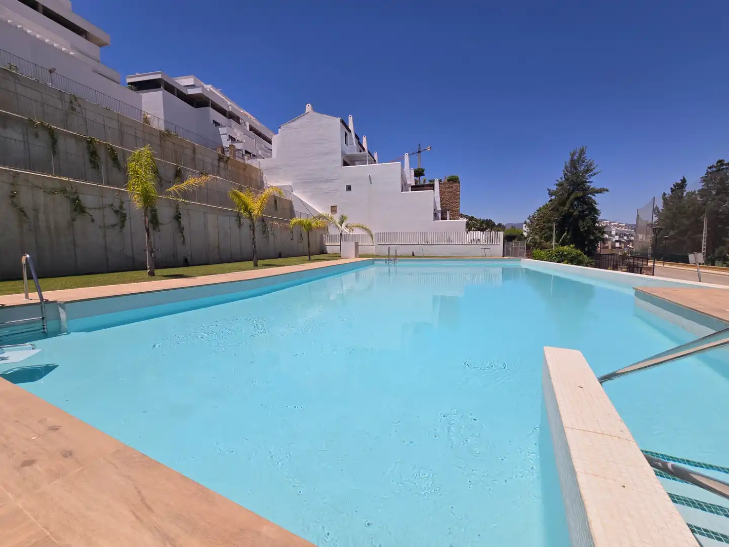 Swimming pool of Flat for sale in Mijas  with Air Conditioner, Heating and Terrace