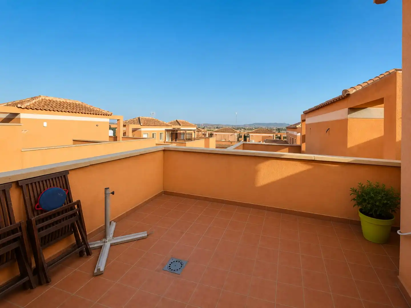 Terrassa de Casa adosada en venda en Helechosa de los Montes amb Calefacció, Jardí privat i Terrassa