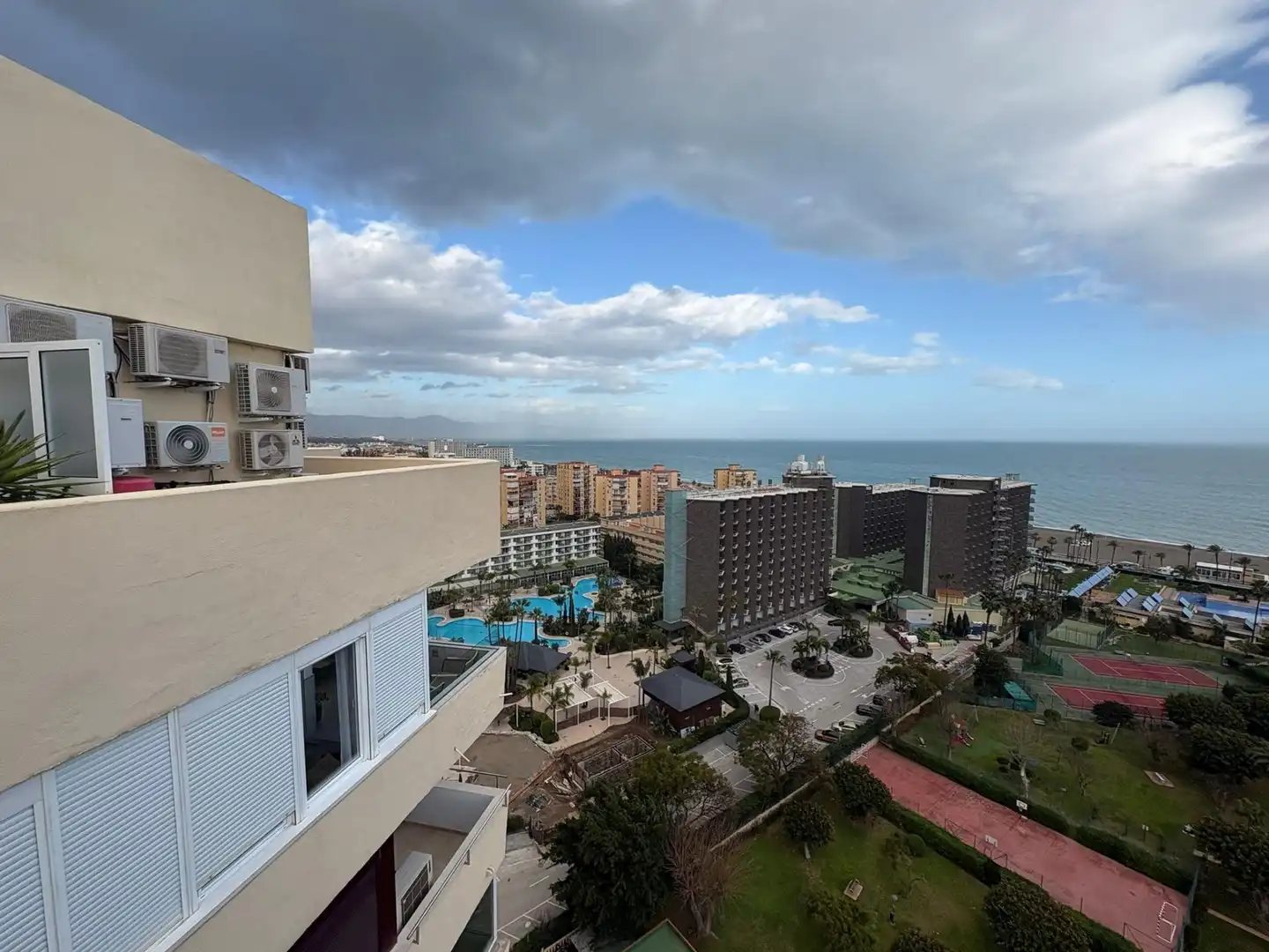 Vista exterior de Ático de alquiler en Torremolinos con Aire acondicionado, Calefacción y Jardín privado