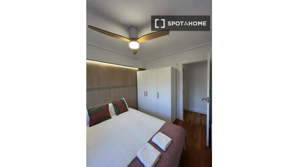 Schlafzimmer von Wohnung zur untervermieten in Bilbao  mit Klimaanlage, Terrasse und Möbliert