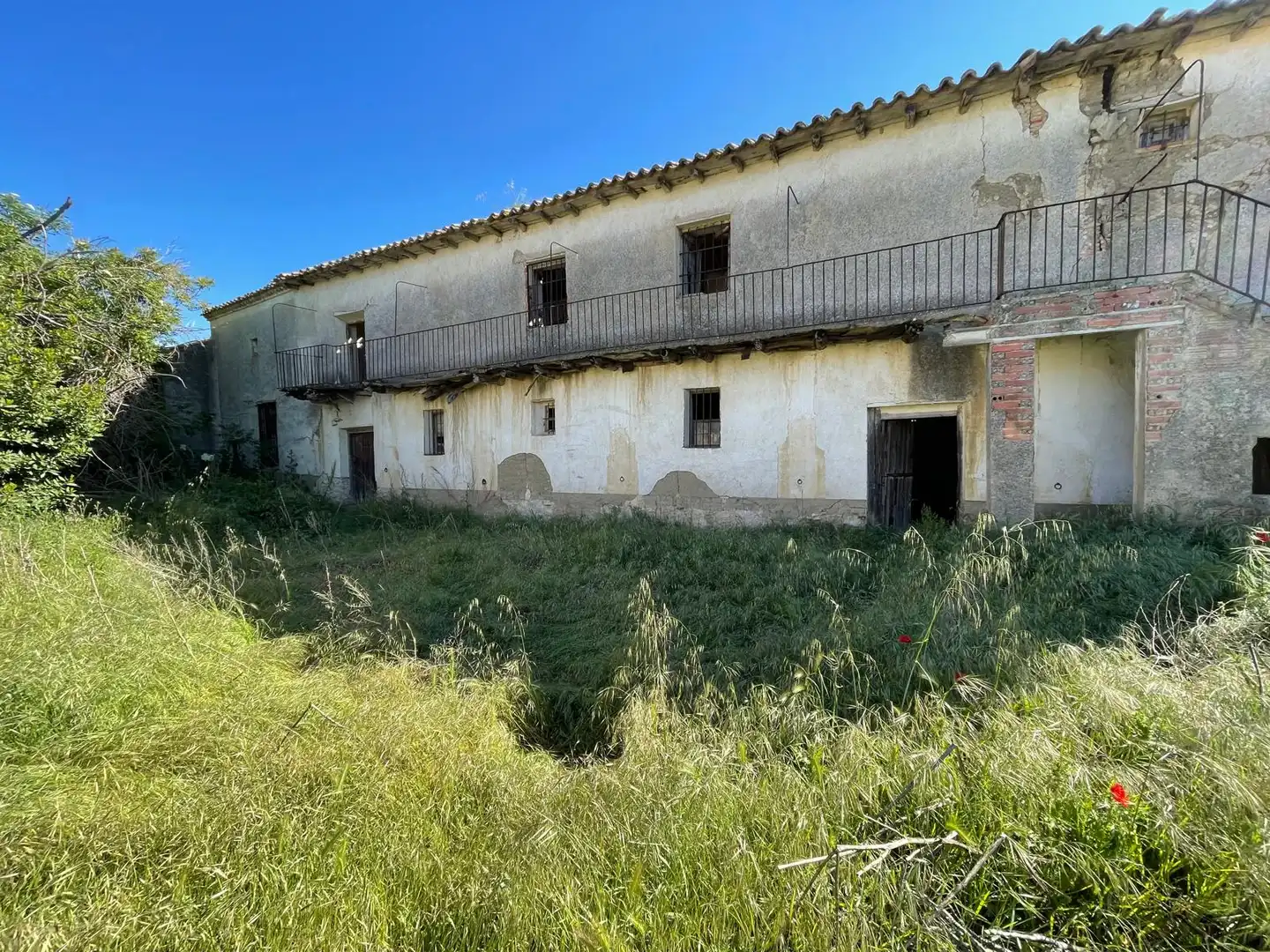 Vista exterior de Finca rústica en venda en Pedrosa del Rey amb Jardí privat, Parquet i Traster