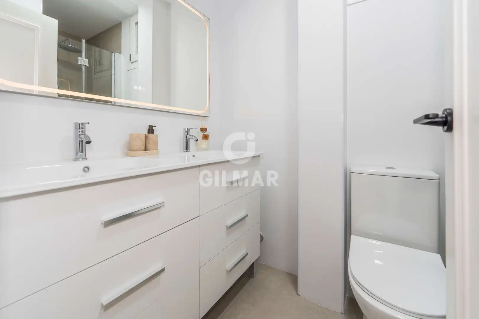 Bathroom of Flat for sale in Madrid  with Heating