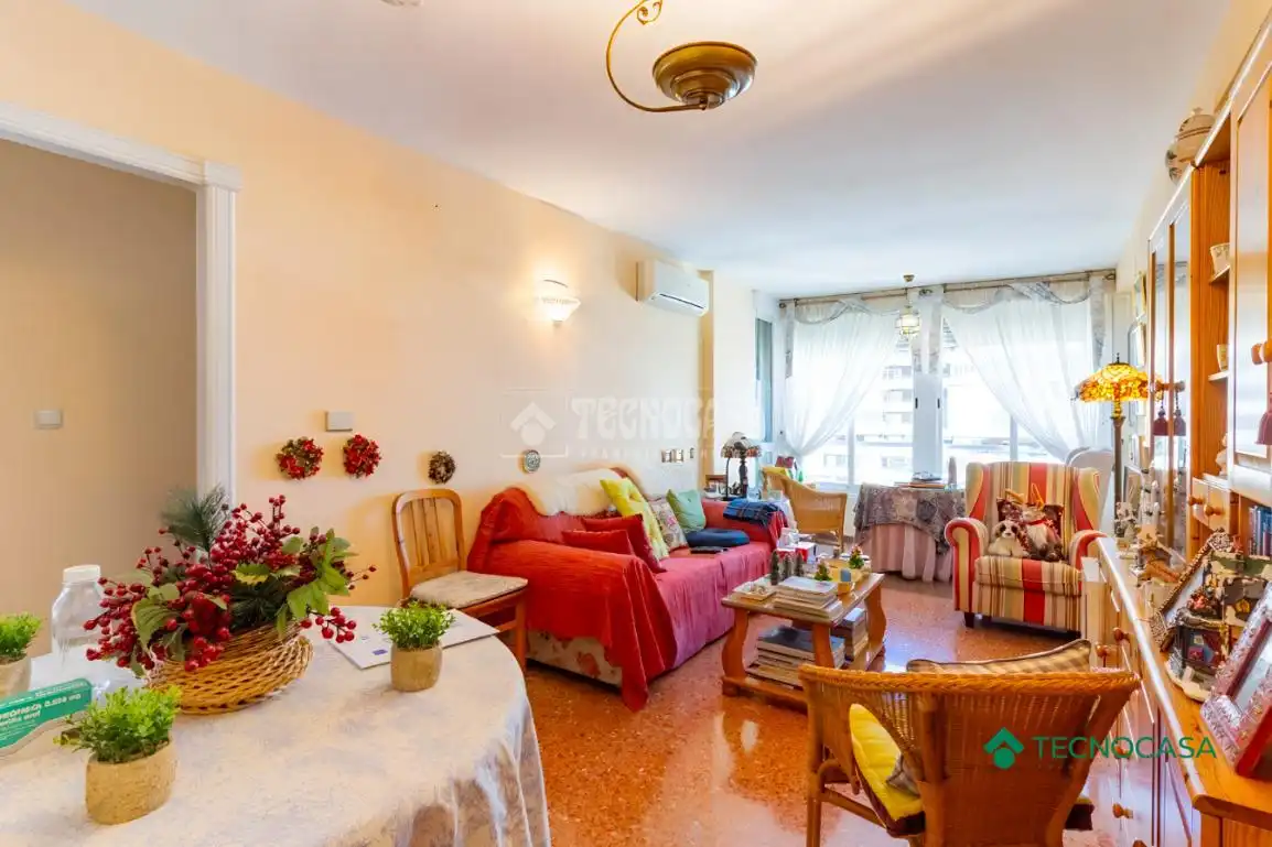 Vista exterior de Piso en venta en Roquetas de Mar con Aire acondicionado