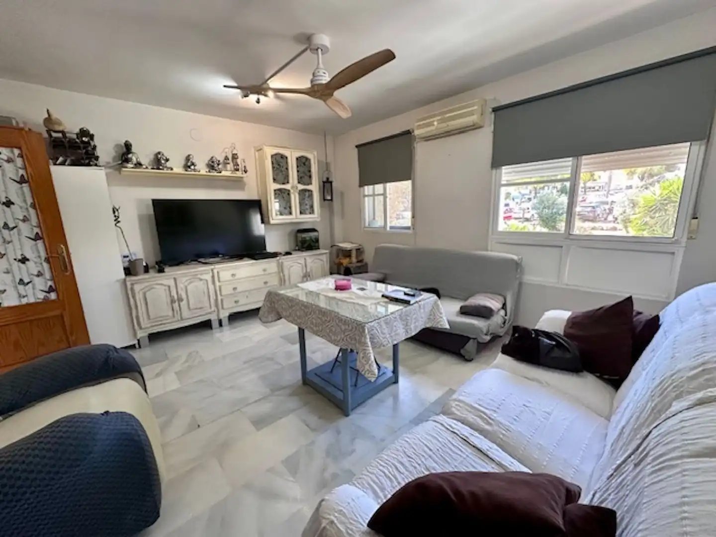 Living room of Flat for sale in Marbella  with Air Conditioner and Furnished