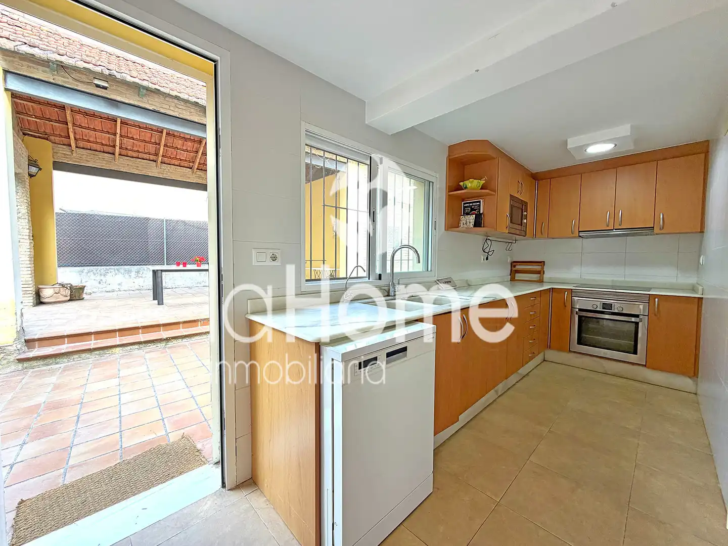 Küche von Haus oder Chalet zum Verkauf in Paterna mit Klimaanlage, Privatgarten und Terrasse