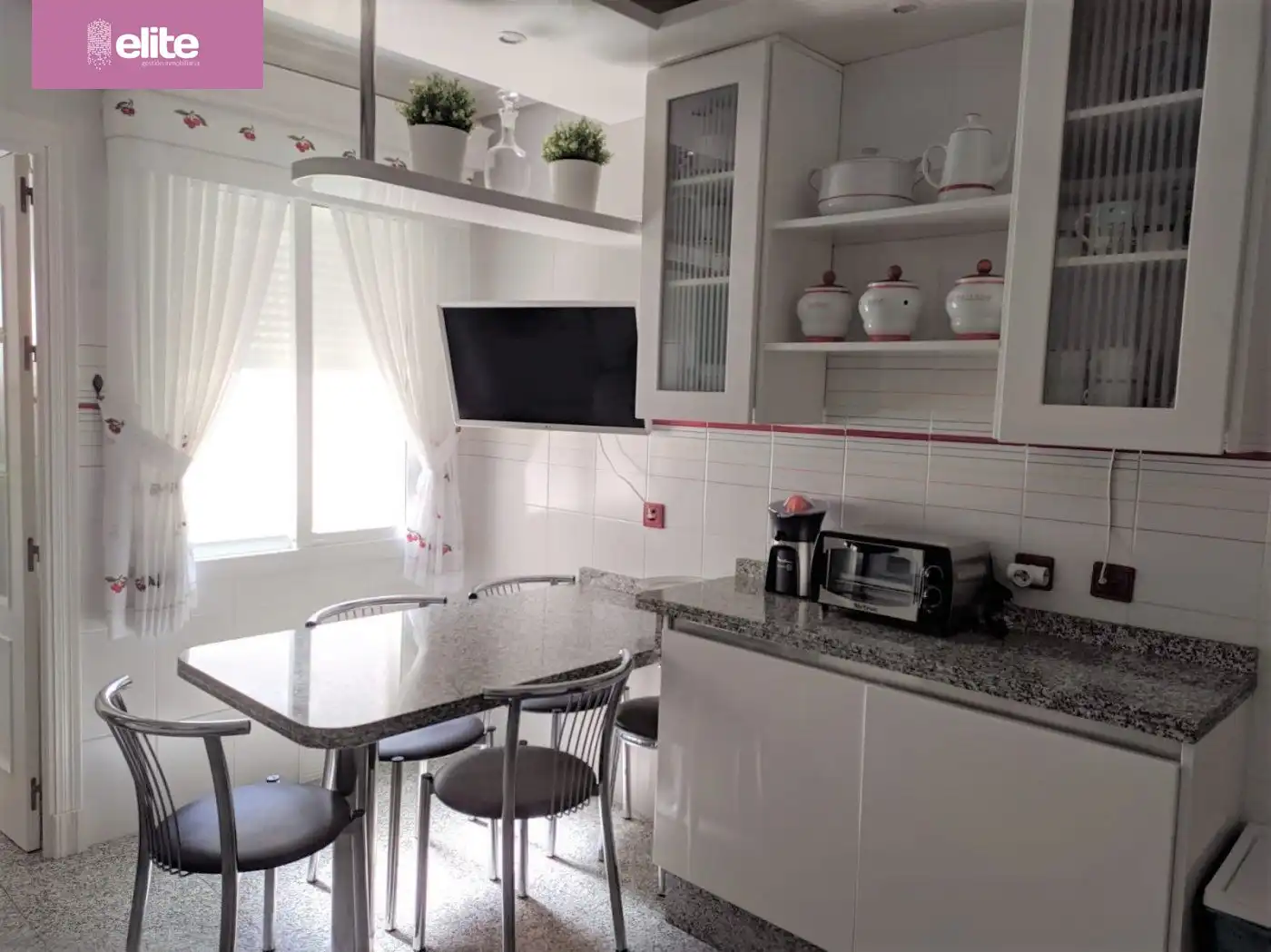 Kitchen of Flat for sale in Jerez de la Frontera  with Air Conditioner, Terrace and Storage room