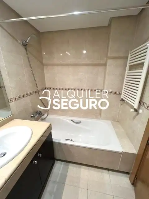 Bathroom of Flat for rent in Getafe  with Air Conditioner, Heating and Storage room