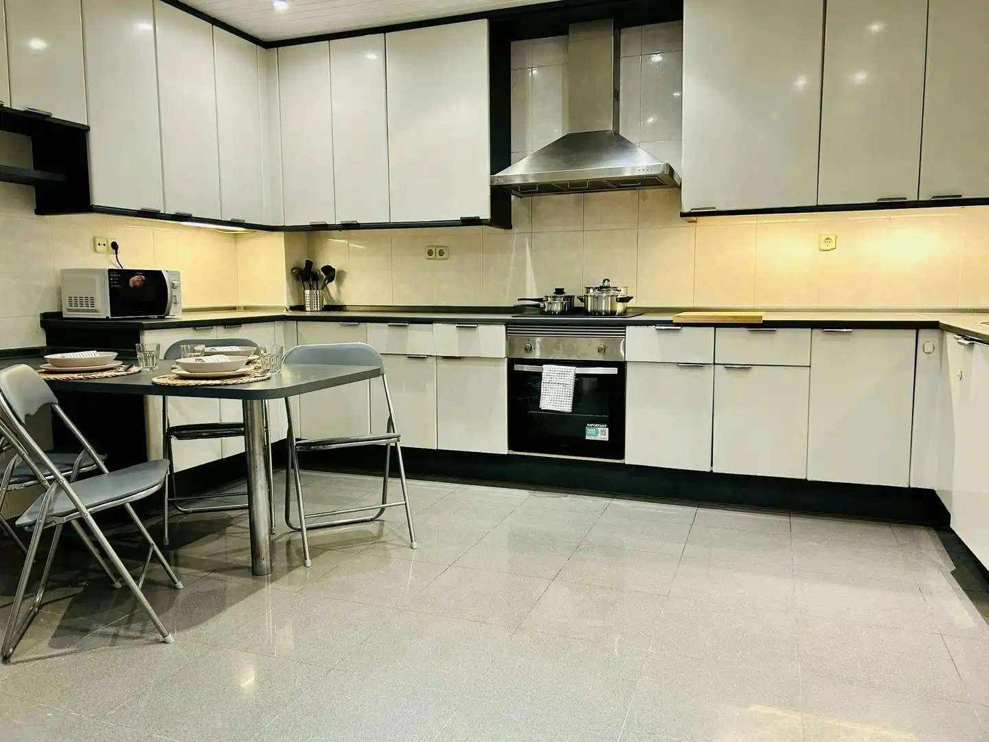Kitchen of Flat for share in Barcelona  with Heating, Furnished and Washing machine