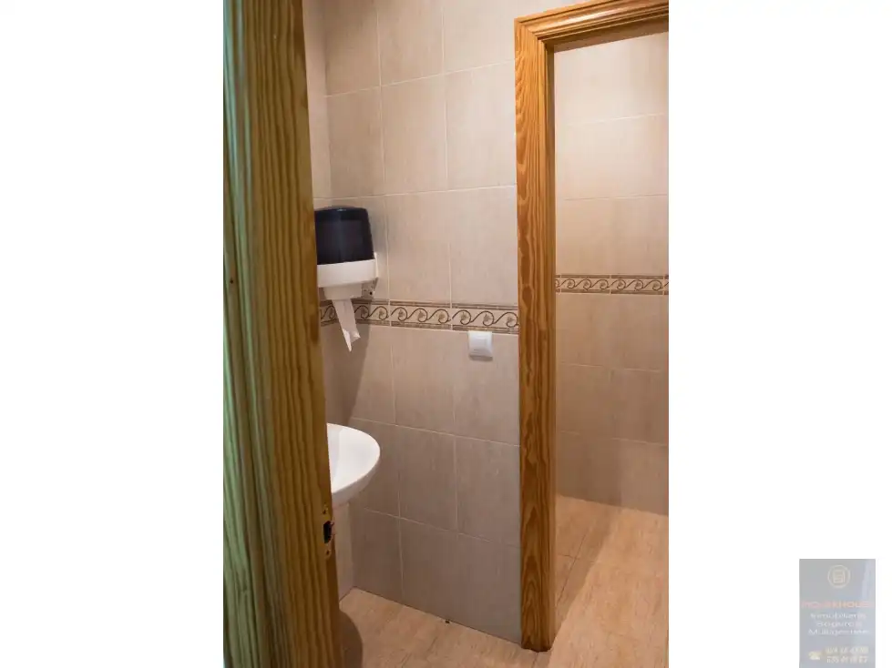Badezimmer von Fabrikhallen zum Verkauf in Santa Cruz del Retamar