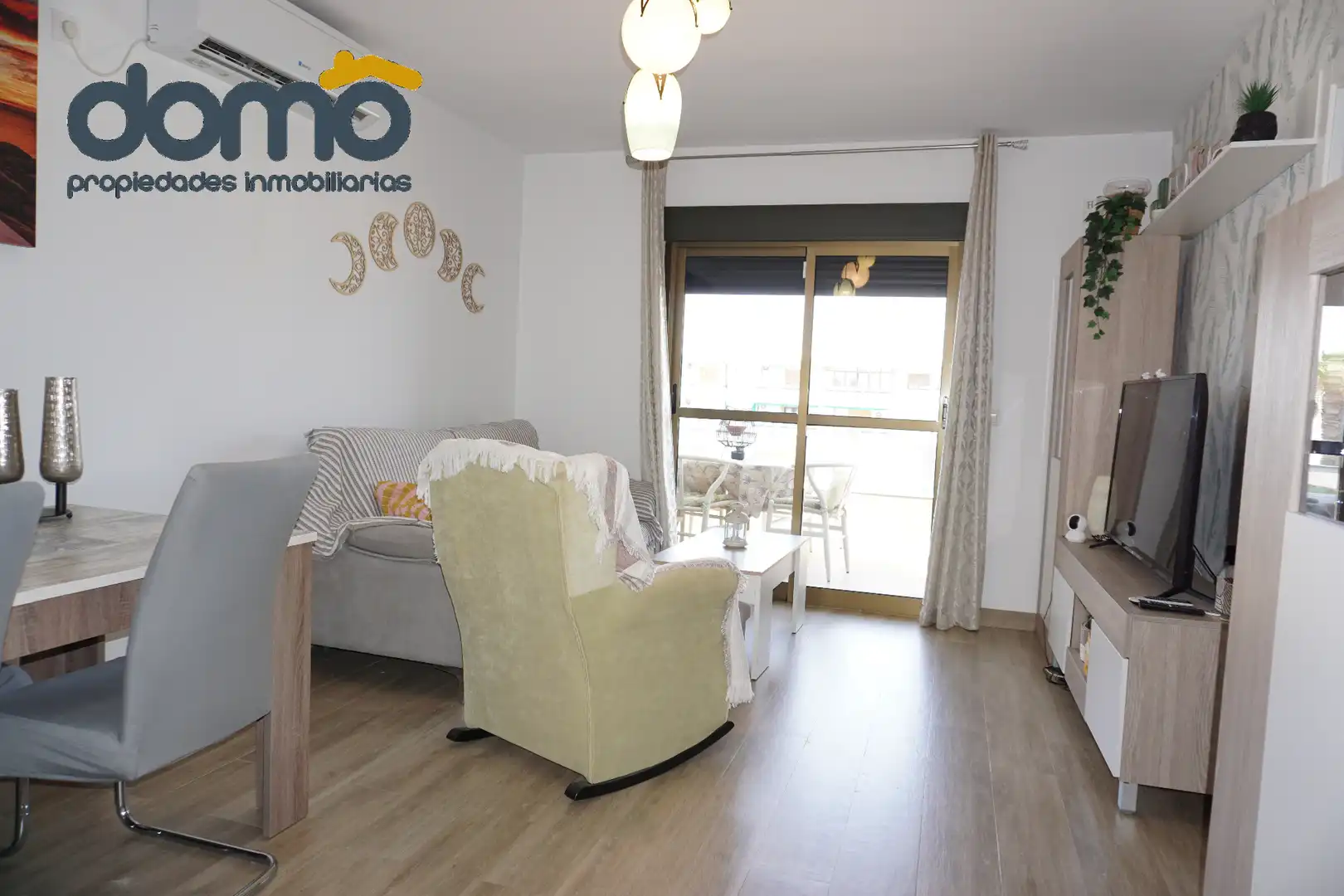 Sala de estar de Piso en venta en Almería con Aire acondicionado, Terraza y Piscina comunitaria