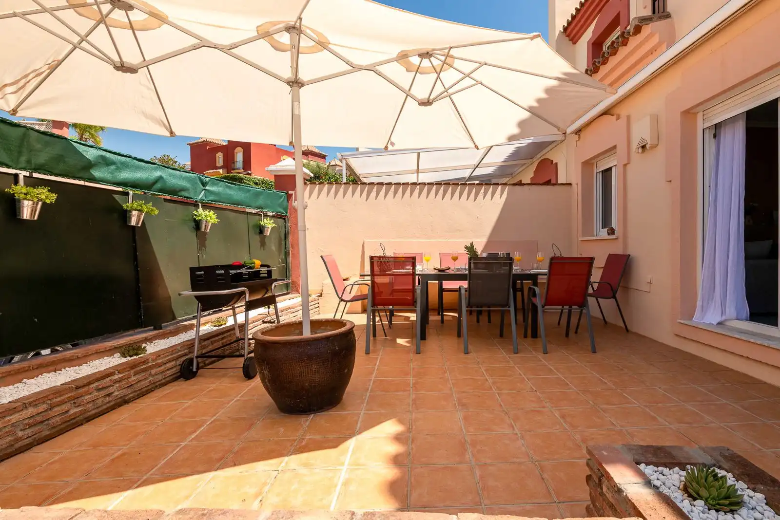 Terraza de Casa adosada en venta en Marbella con Aire acondicionado, Calefacción y Jardín privado