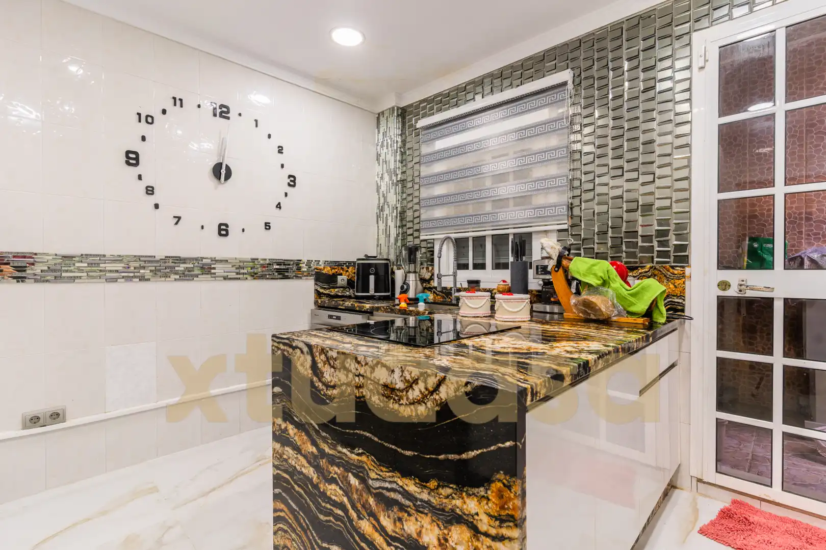 Cuina de Casa o xalet en venda en San Fernando amb Aire condicionat, Terrassa i Moblat