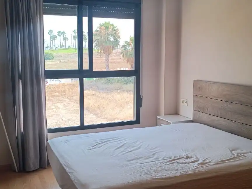 Dormitori de Pis de lloguer en La Pobla de Vallbona amb Parquet, Moblat i Forn