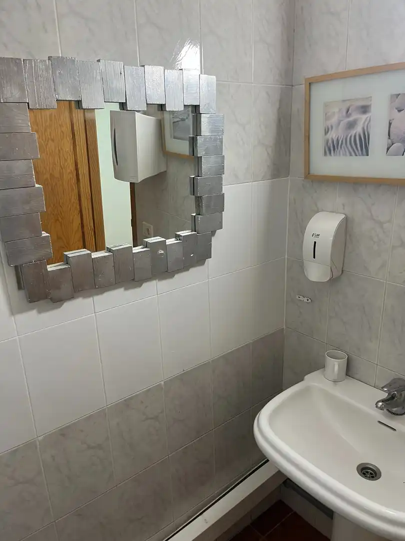 Baño de Local de alquiler en Las Palmas de Gran Canaria con Aire acondicionado