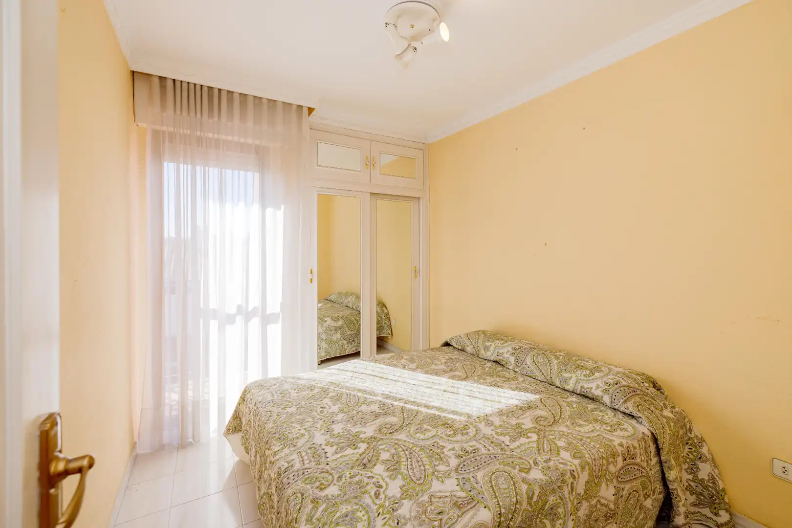 Dormitori de Casa adosada en venda en Marbella amb Jardí privat, Terrassa i Traster