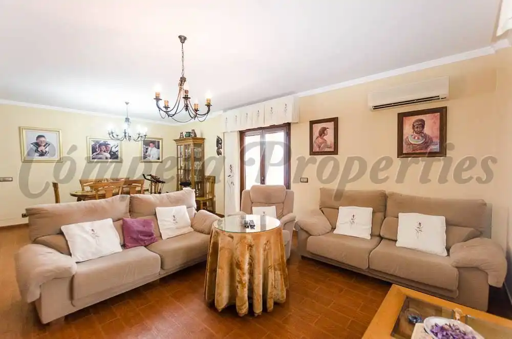 Casa amb terrassa en venda a Sayalonga, imagen 5
