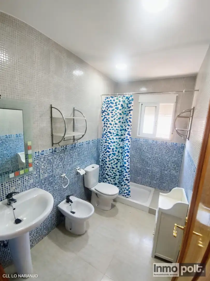 Baño de Piso en venta en Cartagena con Aire acondicionado, Amueblado y Horno
