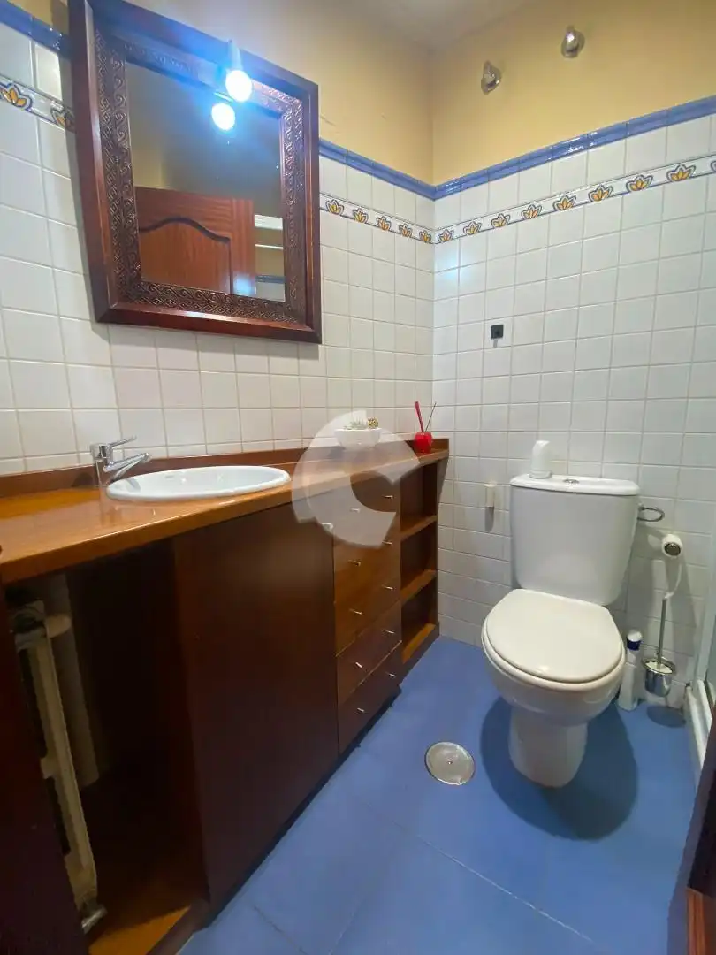 Badezimmer von Wohnung zur Miete in Ourense Capital  mit Heizung, Abstellraum und Möbliert