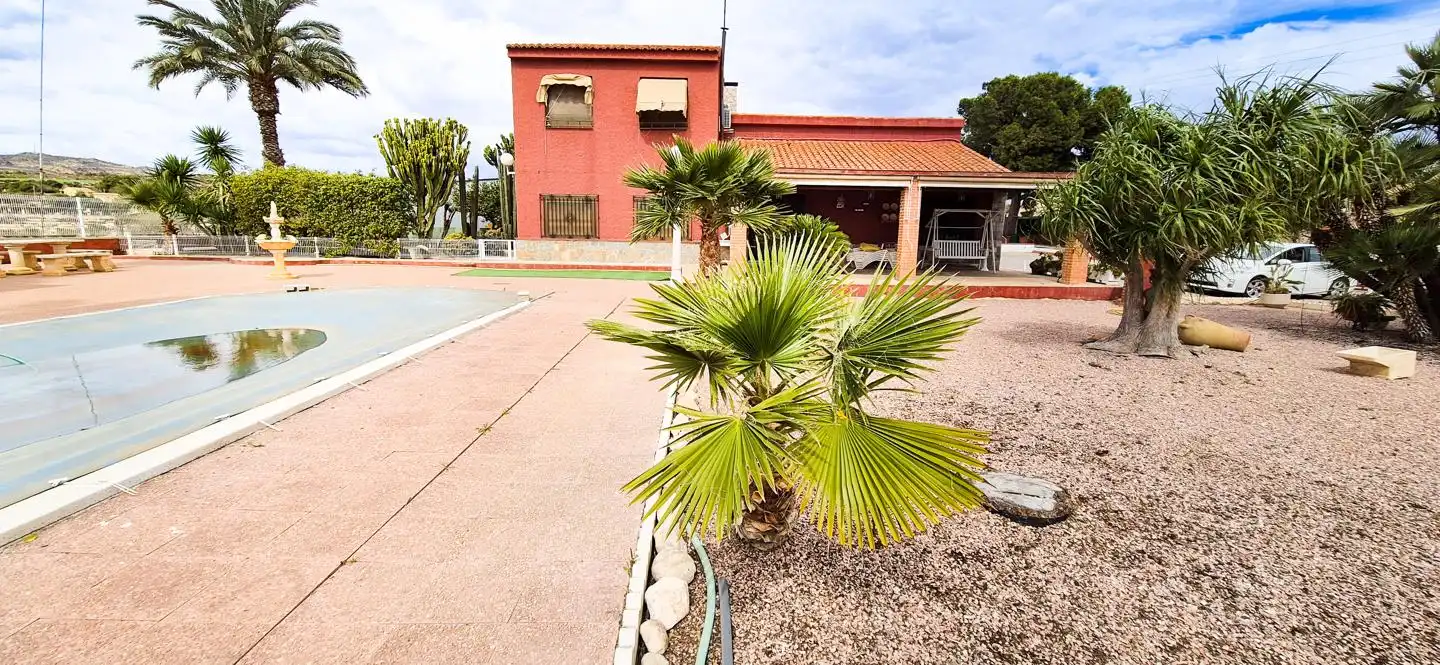 Vista exterior de Casa o xalet en venda en Elche / Elx amb Aire condicionat, Jardí privat i Traster