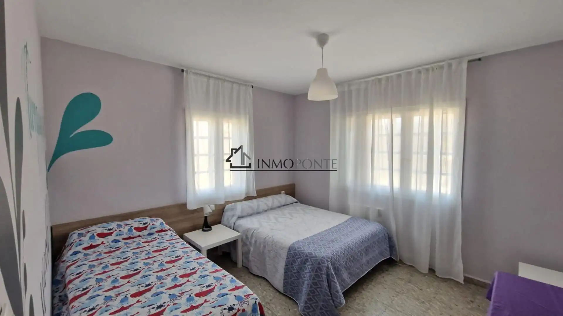 Dormitori de Casa o xalet en venda en Pontevedra Capital  amb Jardí privat