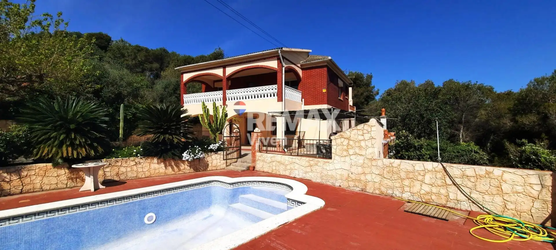 Vista exterior de Casa o xalet en venda en Cubelles amb Terrassa