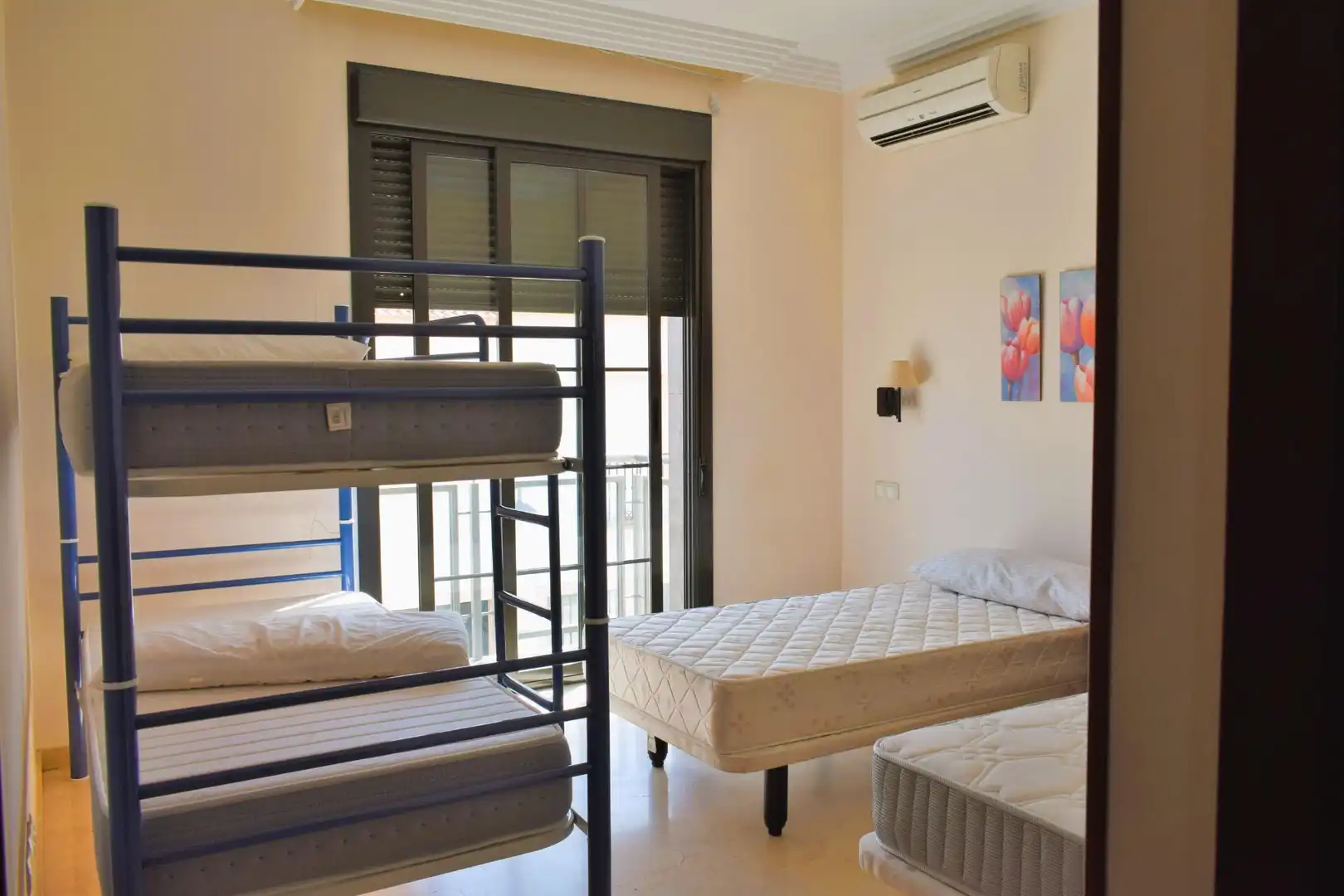Habitación de Edificio en venta en San Bartolomé de la Torre