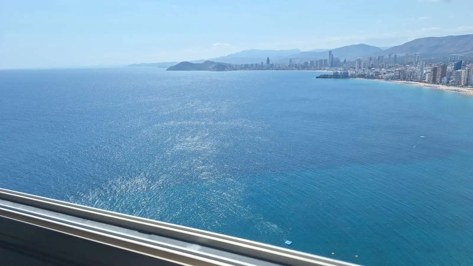 Vista exterior de Apartament per a compartir en Benidorm amb Aire condicionat, Terrassa i Moblat