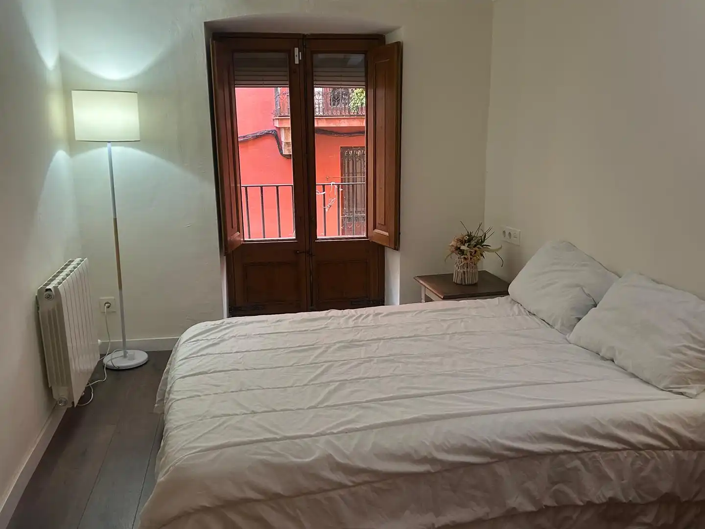Habitación de Piso en venta en Vilanova i la Geltrú con Microondas y Balcón