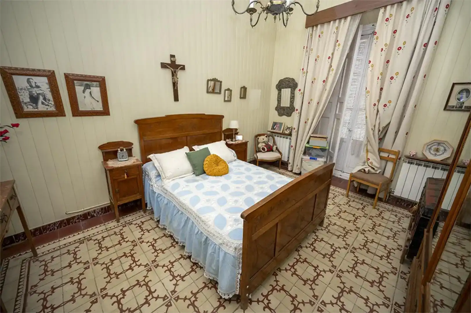 Habitación de Dúplex para compartir en Las Pedroñeras    con Parquet, Amueblado y Horno