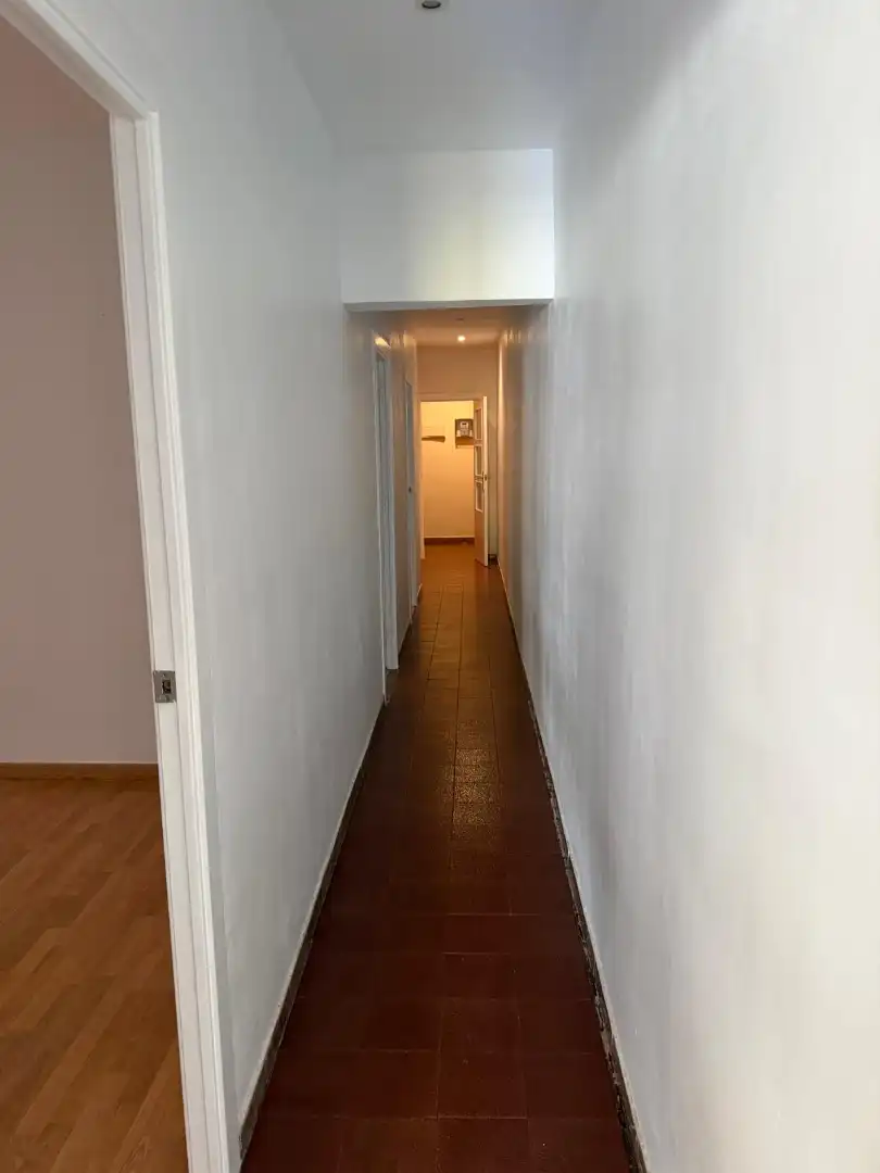 Piso en venta en Santa Coloma de Gramenet con Parquet y Balcón