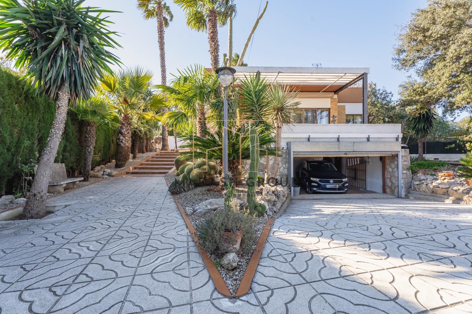 Vista exterior de Casa o xalet en venda en Valls amb Aire condicionat, Jardí privat i Terrassa